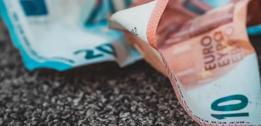 Kiedy pracownikowi należy się odprawa? Poznaj warunki i zasady Kiedy pracownikowi należy się odprawa? Poznaj warunki i zasady