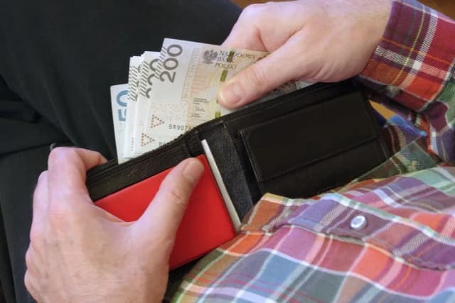 13 emerytura na rękę - ile dokładnie dostaniesz? Sprawdź kwoty 13 emerytura na rękę - ile dokładnie dostaniesz? Sprawdź kwoty