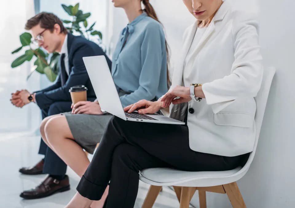 Ile trwa rozmowa o pracę? Poznaj typowe czasy i etapy rekrutacji Ile trwa rozmowa o pracę? Poznaj typowe czasy i etapy rekrutacji